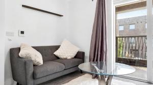 Spacious 2-Bedroom Apartment near Catford Station - London Ideal for Business & Leisure