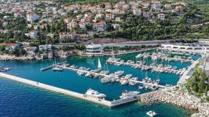 Apartman Vesna beachfront by Villas Guide