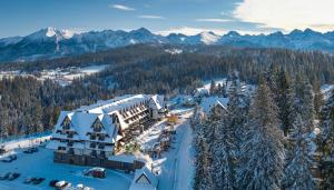 Grand Stasinda Bal Sylwestrowy Animacje Własny Stok Dwa Posiłki Bogaty Bufet Baseny Kręgielnia Grota Sauny Squash Siłownia Place Zabaw Widoki 1000mnpm