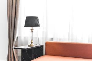 2-Bedroom Apartment in Central London Opposite Station