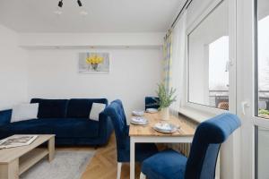 Apartment in Ochota with Balcony near Szczesliwicki Park by Noclegi Renters