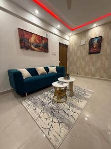 The Golden Hour Home - stylish 1BHK W-Balcony