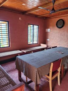 Dream Acres Mudhouse