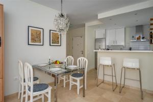 Mirador del Puerto by Lica Homes