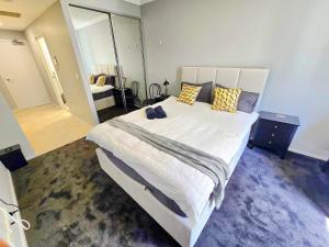 Luxury Studio Apt near China Town & Hay Market