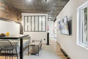 Maisons Alfort 6 Luxurious little house with private garden and Jacuzzi