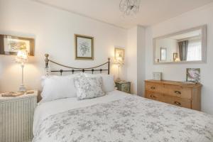 2 Bed in Lyme Regis oc-r34479