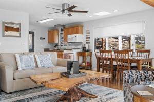 Lakefront Home Serene Views & Deck Near Mammoth Cave