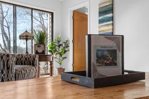 Lakefront Home Serene Views & Deck Near Mammoth Cave