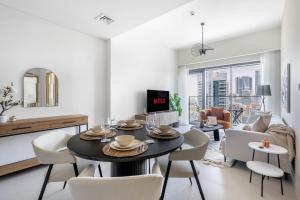 Iconic Burj Views l Elegant 2BR at Burj Royale