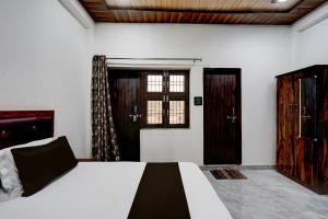 Hotel O by OYO Ganga Royal Guest House
