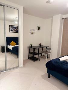 Executive 3-Bed 2-Bath Apartment Central London