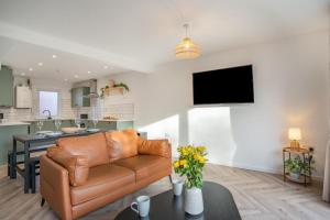 3 Bed in Swansea oc-m34489