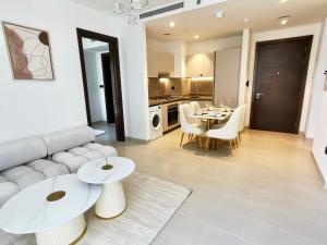 Sohba Creek Vistas Luxury 2 Bedroom with Free Parking in Downtown Dubai Near Burj Khalifa