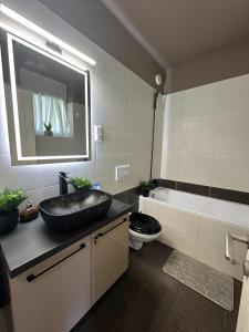 LUX CENTRAL APARTMAN WITH FRee PRIVATE PARKING