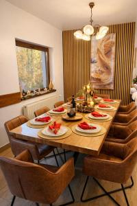 Cazare Colibița Casa Lipan cu jacuzzi, foișor și loc de joacă