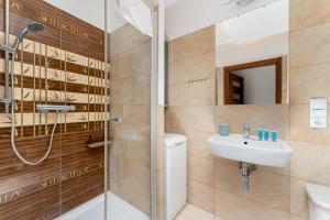 Tauron Arena Homely Apartment by BookingHost