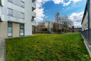 Tauron Arena Homely Apartment by BookingHost