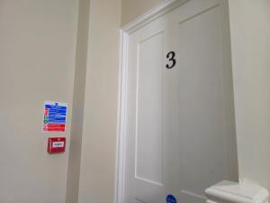 Stylish and newly renovated penthouse apartment - Pass the Keys