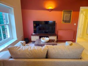 Stylish and newly renovated penthouse apartment - Pass the Keys