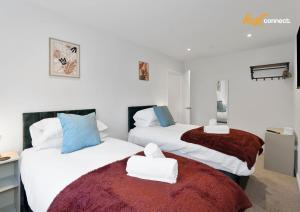 2 Bed Flat in Airdrie I Sleeps 4 I Parking