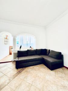 Cozy Rooms in a Villa for Groups, 16-Mins to Blumengärten