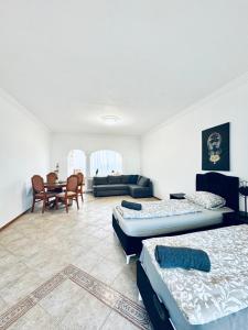 Cozy Rooms in a Villa for Groups, 16-Mins to Blumengärten