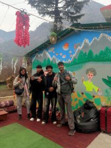 Clovees Rooms and Cafe