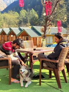 Clovees Rooms and Cafe