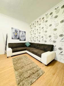 Cozy Rooms in a Villa for Groups, 16-Mins to Blumengärten