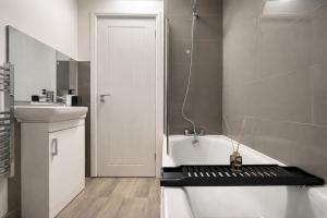 Modern 2-Bedroom Apartment in East London