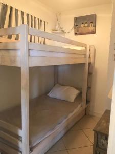 ARCACHON APPARTEMENT FACE PLAGE 5 pers Wi-Fi Parking Linge de maison gratuit 1chambre parentale 1cabine lits superposés 1 canapé lit