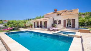 Villa Olive by Villas Guide