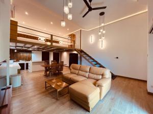 Khao Lak - Loft Suite with 2 king size beds, bathroom with bathtub