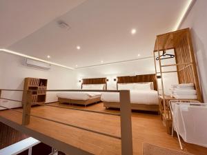 Khao Lak - Loft Suite with 2 king size beds, bathroom with bathtub