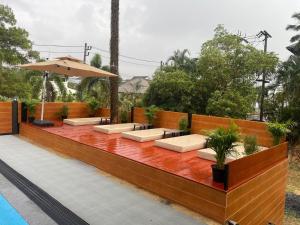 Khao Lak - Loft Suite with 2 king size beds, bathroom with bathtub