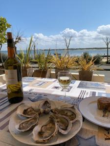 ARCACHON APPARTEMENT FACE PLAGE 5 pers Wi-Fi Parking Linge de maison gratuit 1chambre parentale 1cabine lits superposés 1 canapé lit