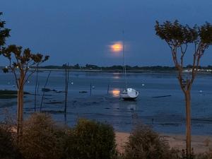 ARCACHON APPARTEMENT FACE PLAGE 5 pers Wi-Fi Parking Linge de maison gratuit 1chambre parentale 1cabine lits superposés 1 canapé lit