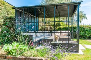 4 Bed in Woolage Green oc-f29907