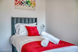 1 Bed Flat in Eccles 1 Min Walk to Train & Tram