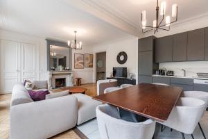 Beautiful 3 bedroom with balcony in Le Marais & Bastille on foot