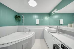 Unique Designer Apartment Near Center