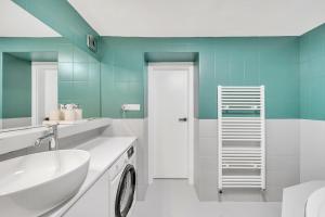 Unique Designer Apartment Near Center