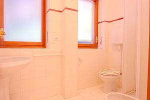 Sanremo 2-Room Appartment with Terrace steps from Sea & Casino, Sleeps 4