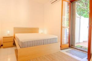 Sanremo 2-Room Appartment with Terrace steps from Sea & Casino, Sleeps 4