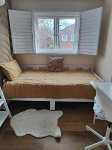 Clifton House O2 & Excel Rooms with private bathroom and Breakfast option