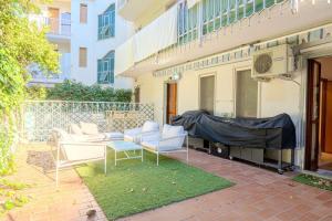 Sanremo 2-Room Appartment with Terrace steps from Sea & Casino, Sleeps 4