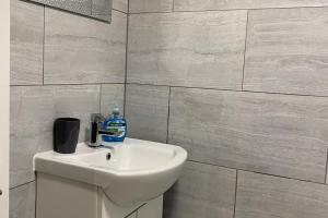 2 Bed Flat - Sleeps 6 - Pets - Parking - Wifi