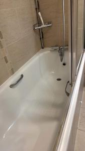 1BR Cannon Street Stay Sleeps 4 by Plotseeker