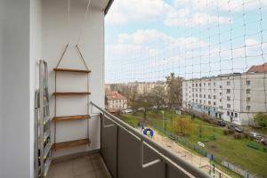 Bright Apartment Plac Muzealny in Wrocław Perfect for Remote Work by Noclegi Renters